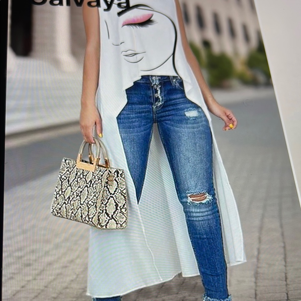 003 White Sleeveless Graphic Top